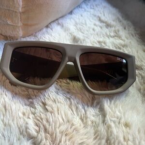 DEZI Backtrack Sunglasses in Stone